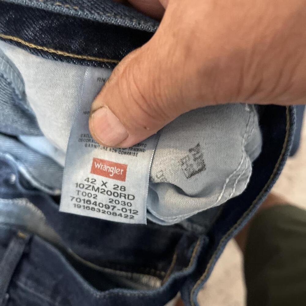 Men’s wrangler, cowboy cut blue jeans